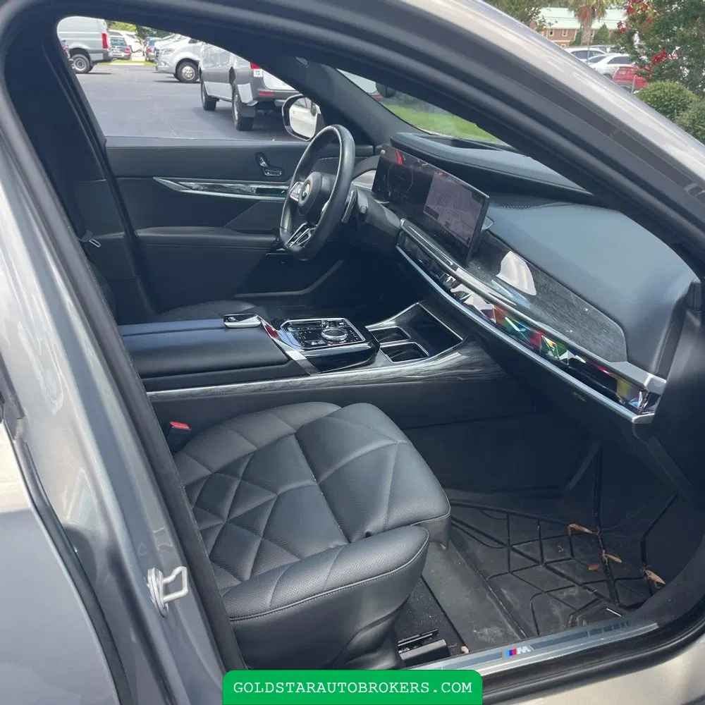 2023 BMW 7-Series 740i