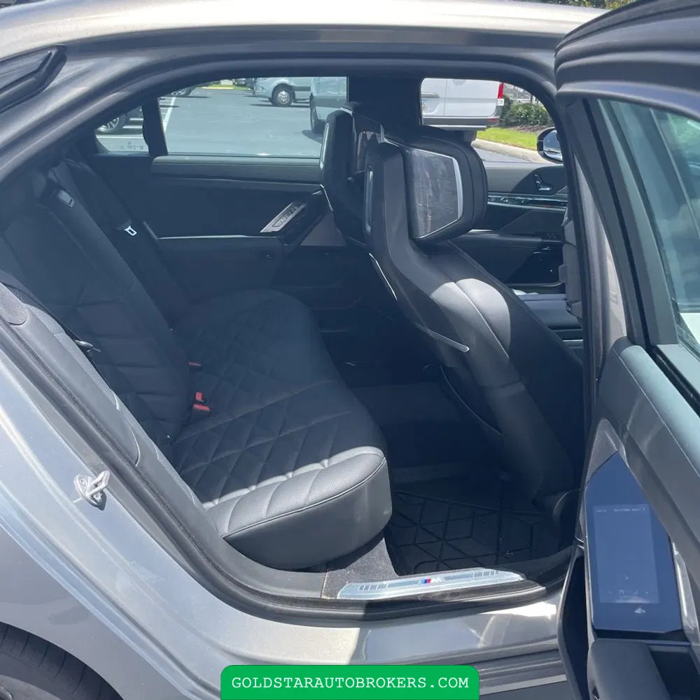 2023 BMW 7-Series 740i