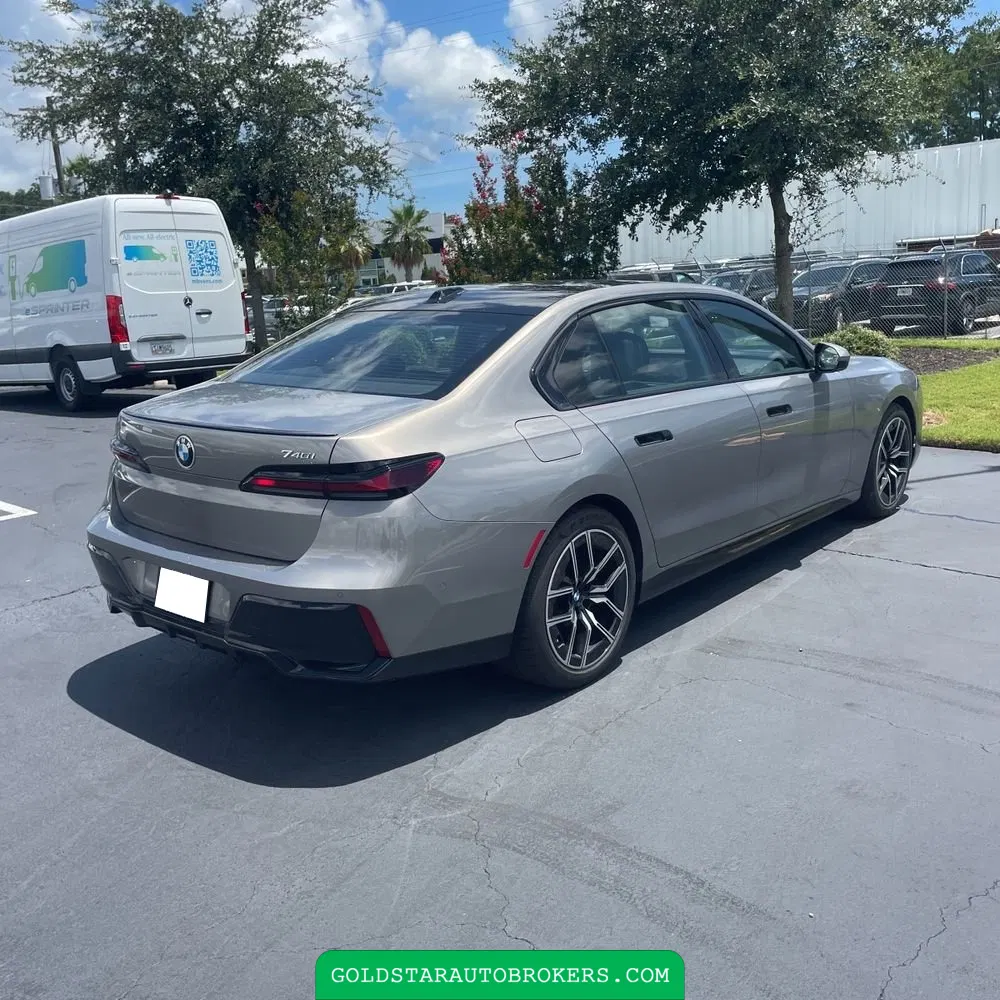 2023 BMW 7-Series 740i