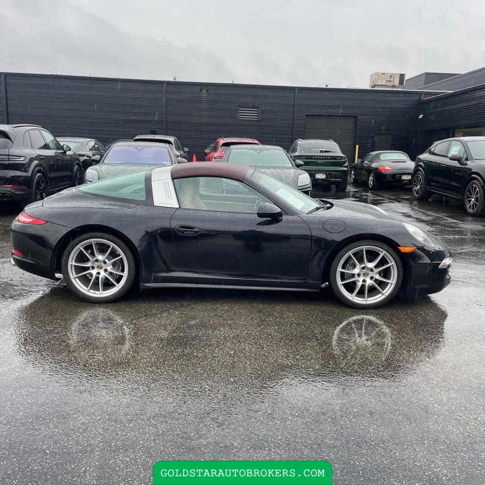 2015 Porsche 911 Carrera 4 Base