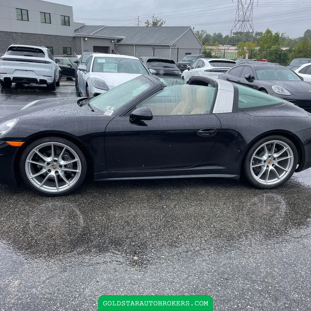 2015 Porsche 911 Carrera 4 Base