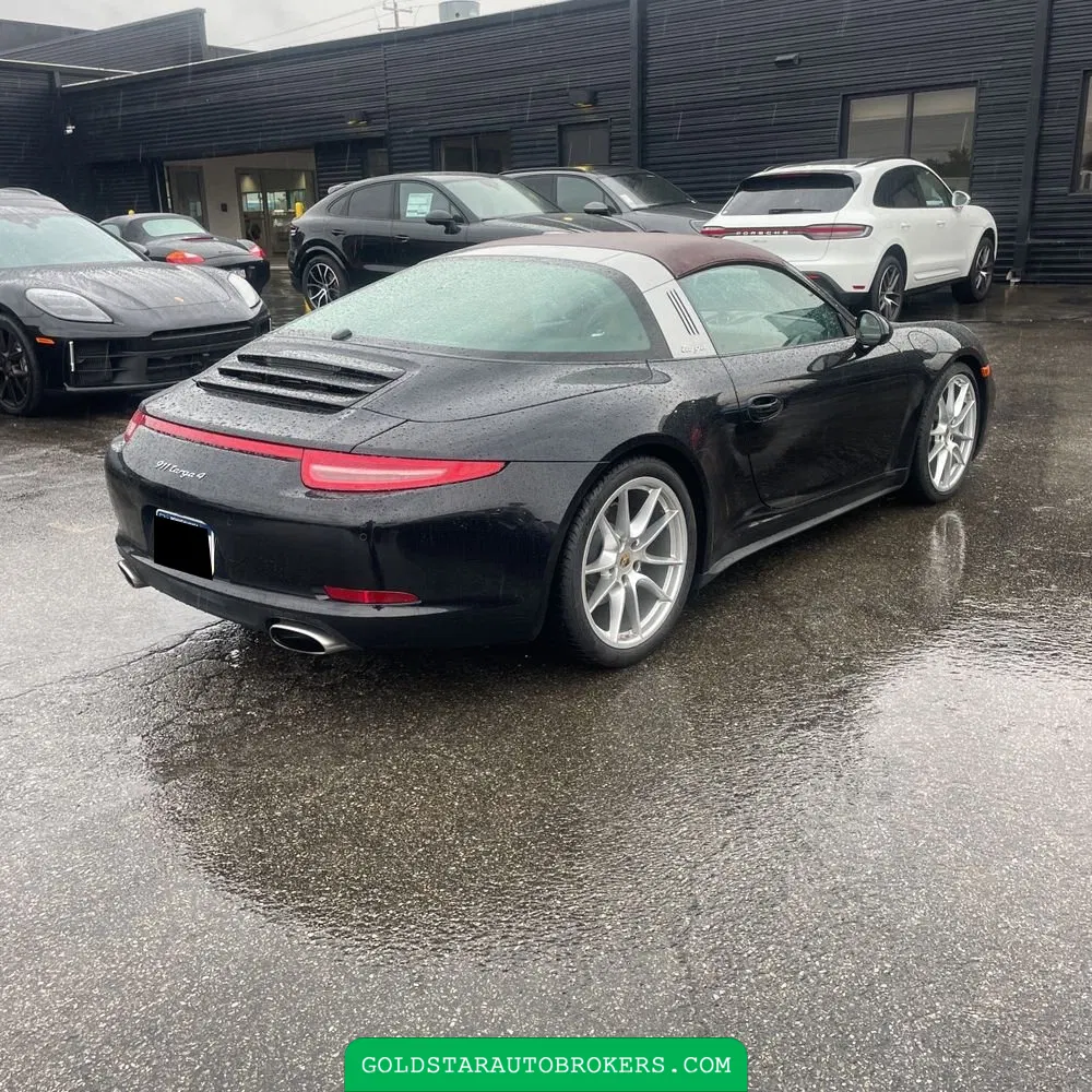 2015 Porsche 911 Carrera 4 Base