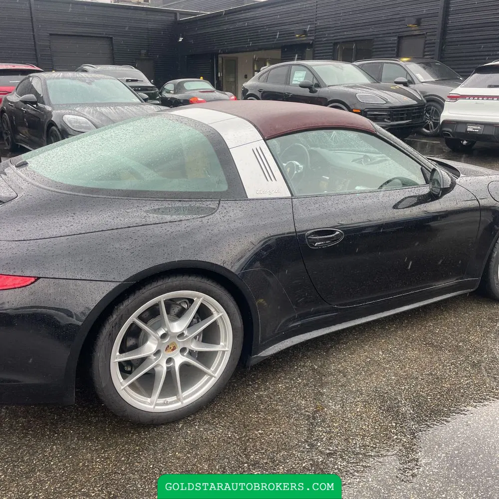 2015 Porsche 911 Carrera 4 Base