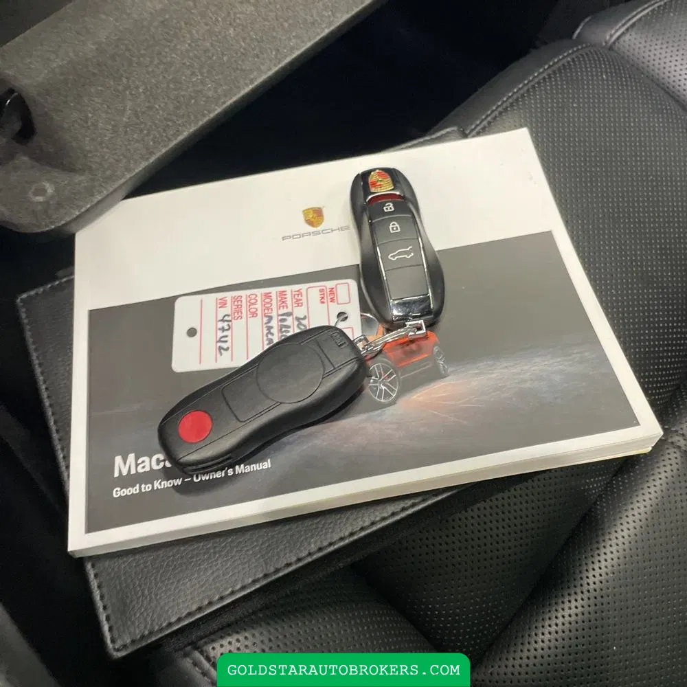 2024 Porsche Macan Base