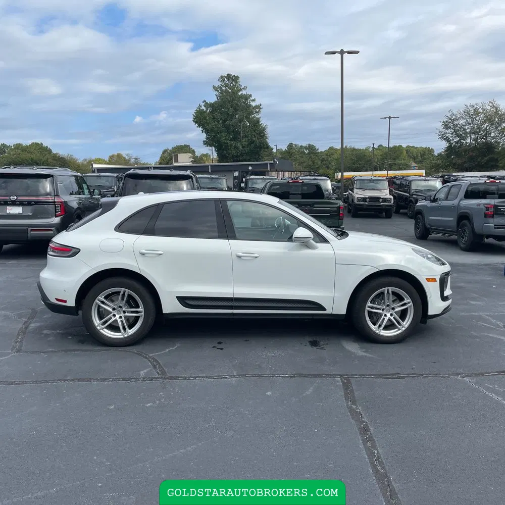 2022 Porsche Macan Base