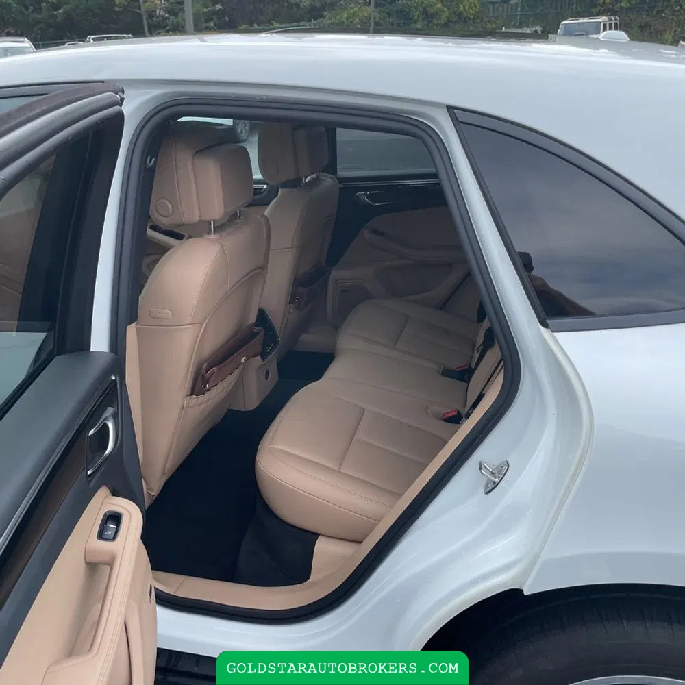 2022 Porsche Macan Base