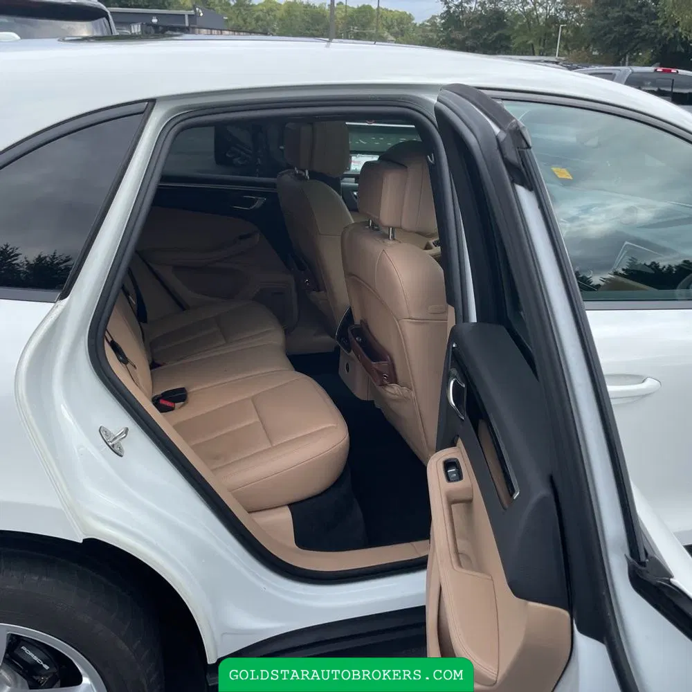 2022 Porsche Macan Base