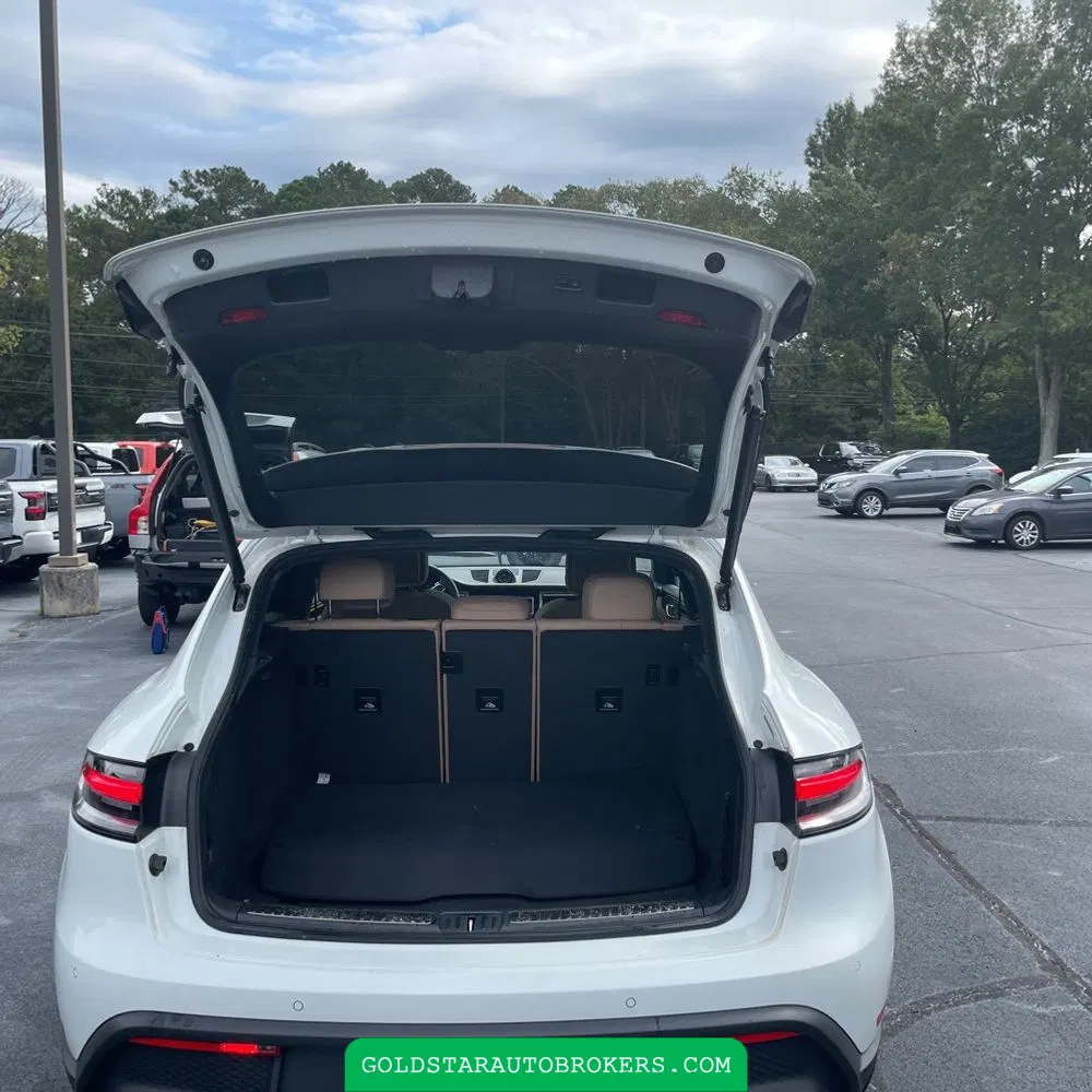 2022 Porsche Macan Base