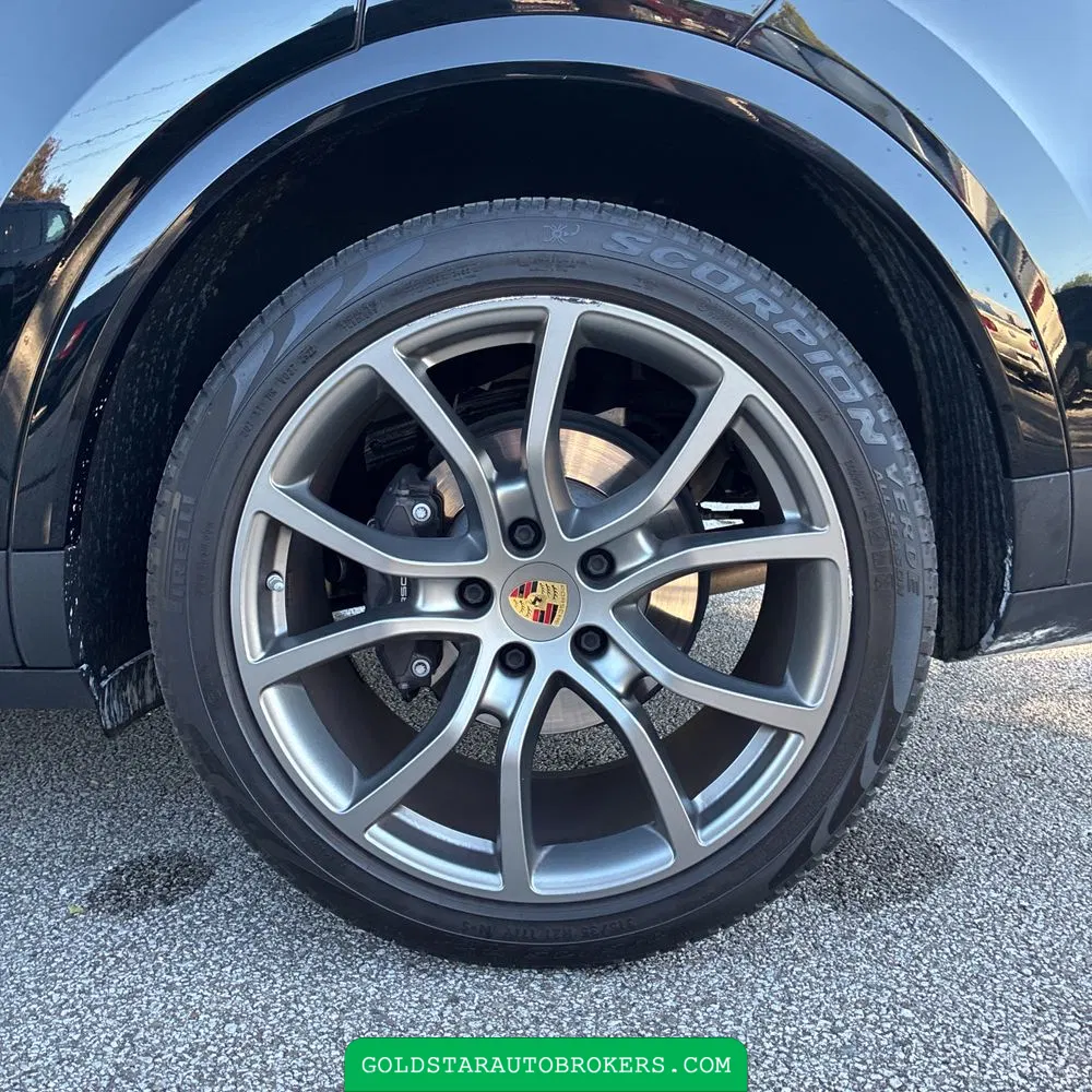 2023 Porsche Cayenne Platinum Edition