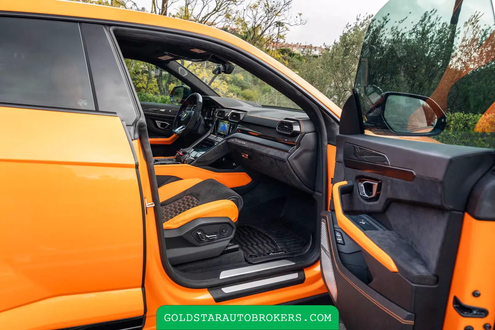 2022 Lamborghini Urus Pearl Capsule