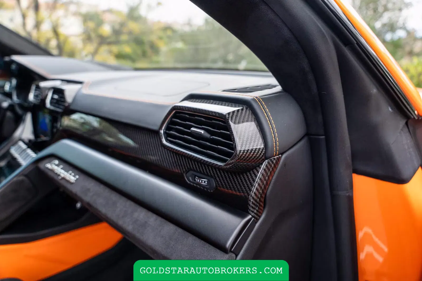 2022 Lamborghini Urus Pearl Capsule