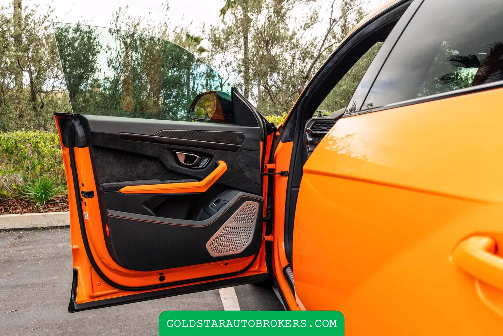 2022 Lamborghini Urus Pearl Capsule