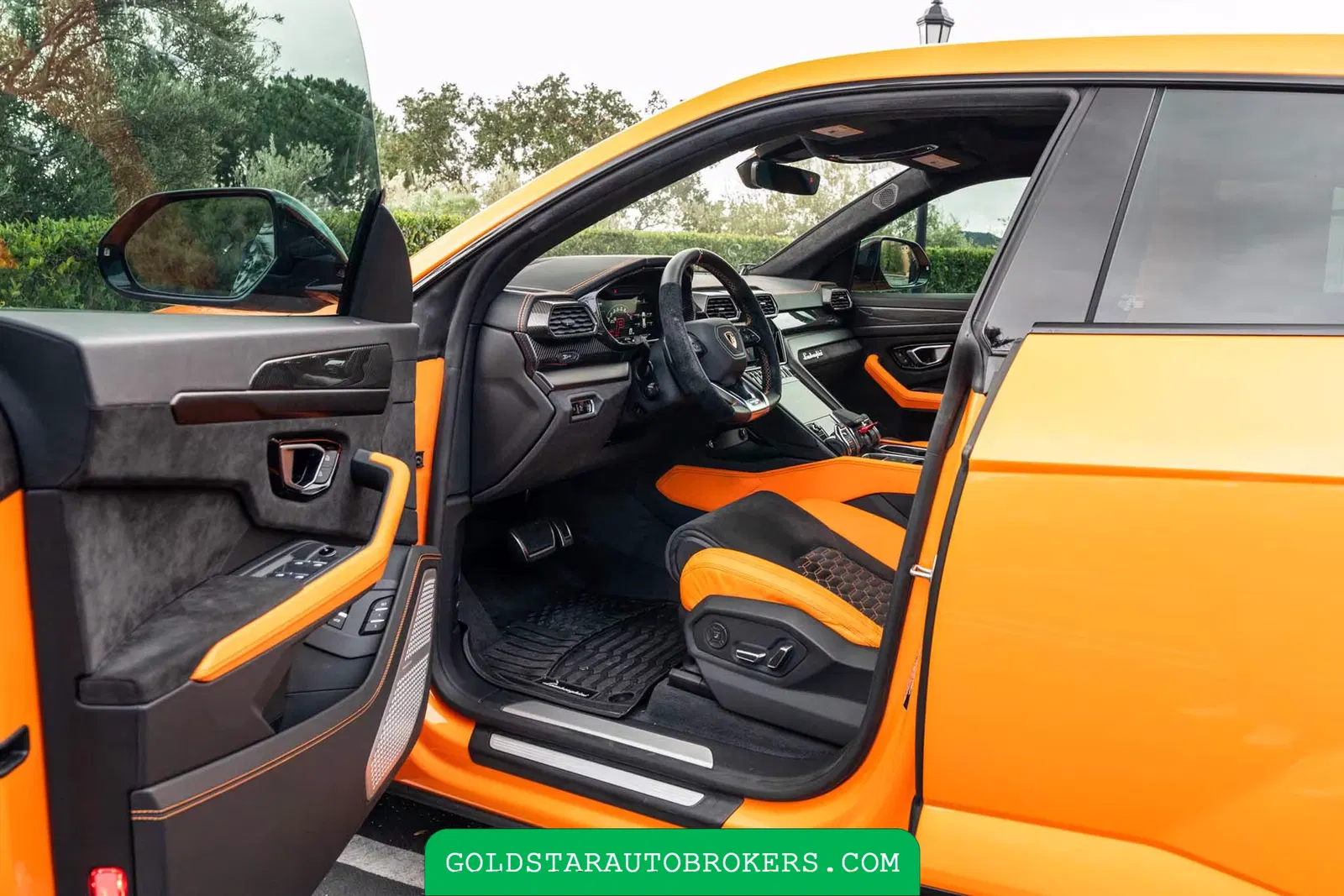 2022 Lamborghini Urus Pearl Capsule